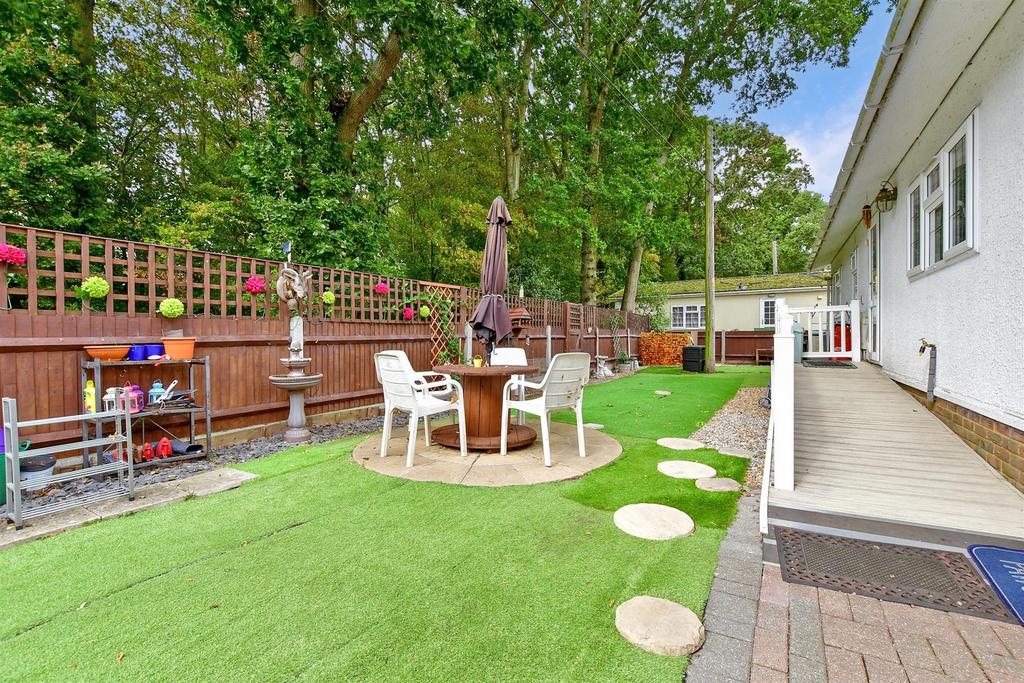 Woodlands Park, Biddenden, Ashford, Kent 2 bed park home for sale £