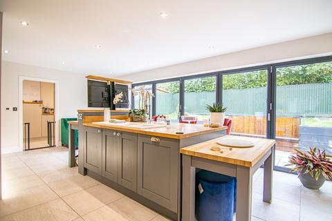 4 bedroom detached house to rent - Fairefield Crescent, Glenfield, Leicester, Leicestershire