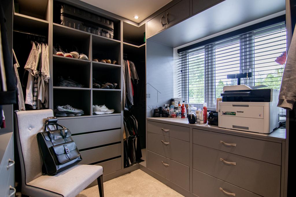 Walk-in Wardrobe