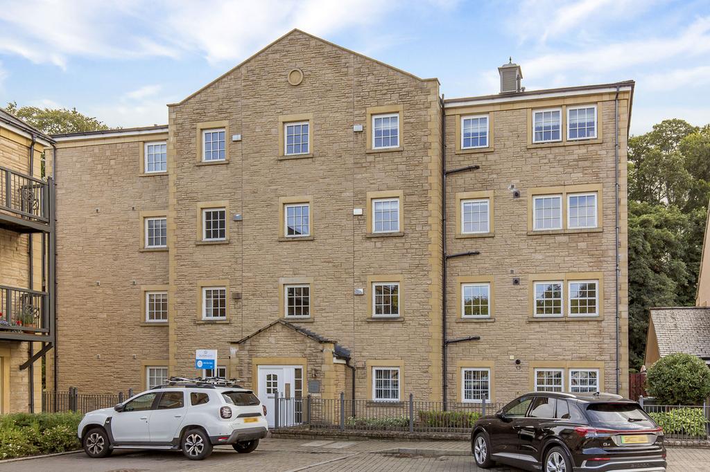 Flat 6, 31, Woodhall Millbrae... 2 bed flat - £305,000