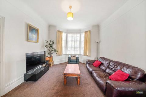 40 Shrewsbury Road, London, E7 8AL