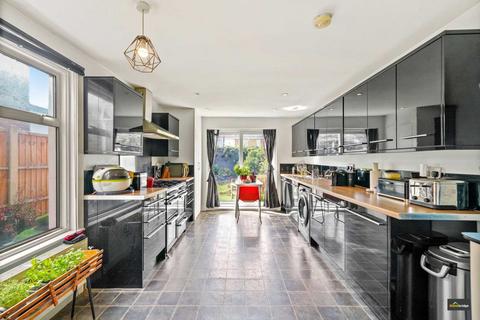 40 Shrewsbury Road, London, E7 8AL