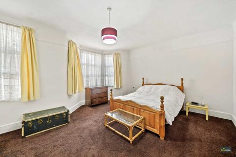 40 Shrewsbury Road, London, E7 8AL