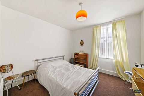 40 Shrewsbury Road, London, E7 8AL