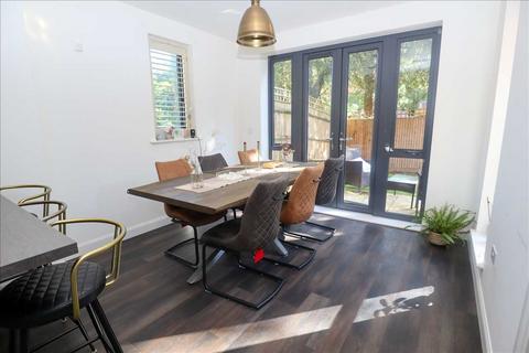 5 bedroom detached house to rent - Charles Howell Drive