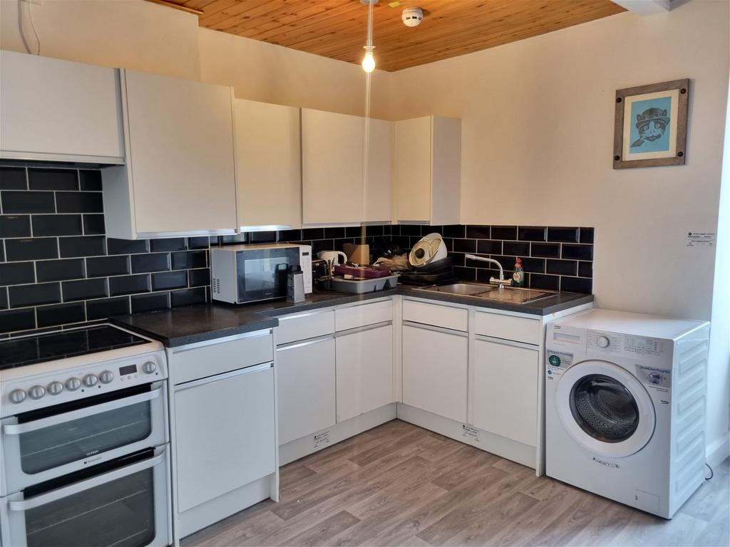 Broad Street, Wrington 3 bed flat to rent £1,400 pcm (£323 pw)