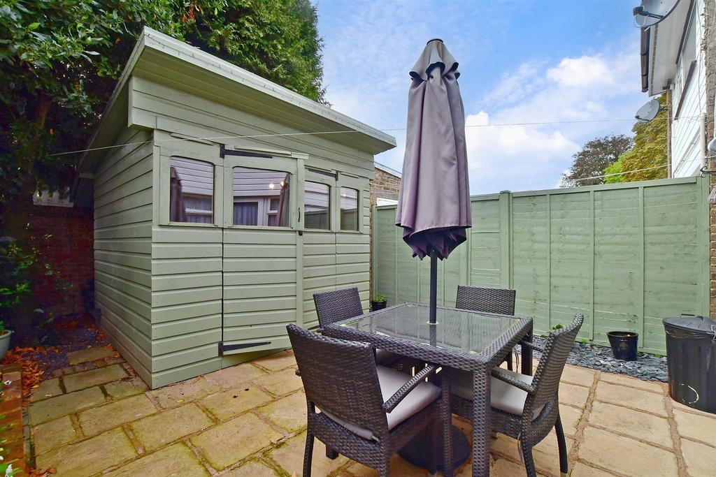 North Parade, Horsham, West Sussex 2 bed terraced house for sale £300,000