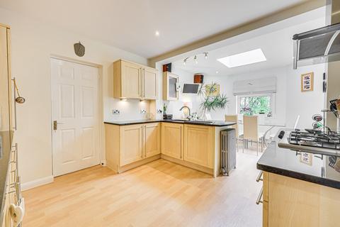 Kingsholme Drake Road, Westcliff-on-sea, SS0 8LP