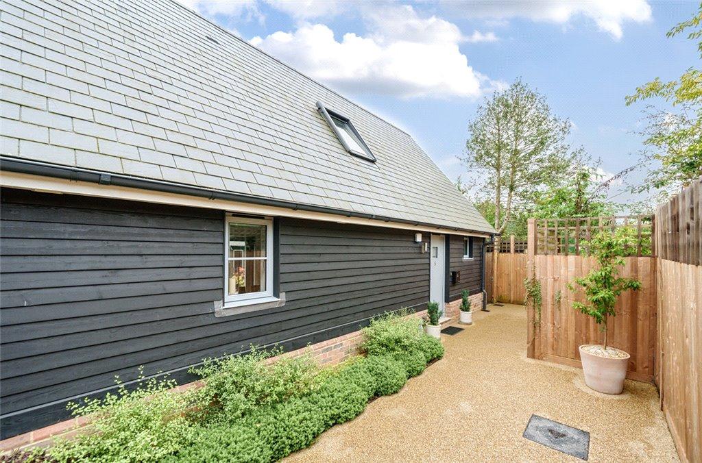 Horseshoe Drive, Romsey, Hampshire 2 bed end of terrace house for sale