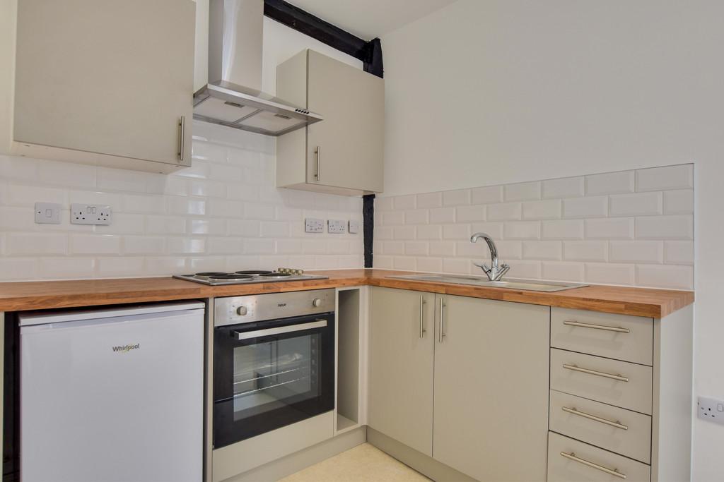 High Street, Great Dunmow 1 bed apartment £850 pcm (£196 pw)