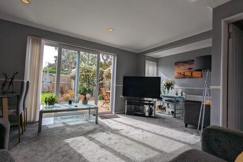 3 bedroom end of terrace house for sale - Judith Avenue, Knodishall
