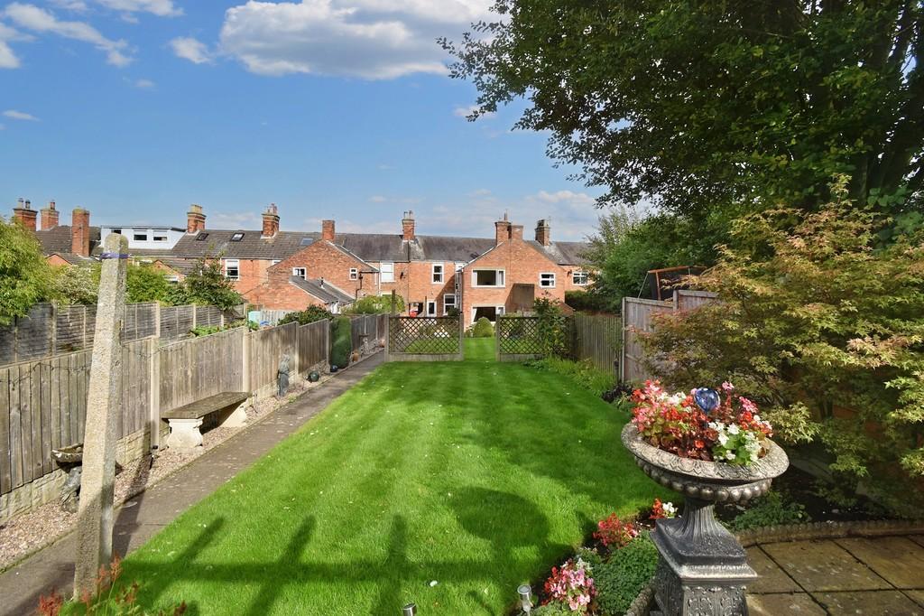 92 & 92A Newmarket, Louth LN11 9EQ 5 bed townhouse for sale £300,000