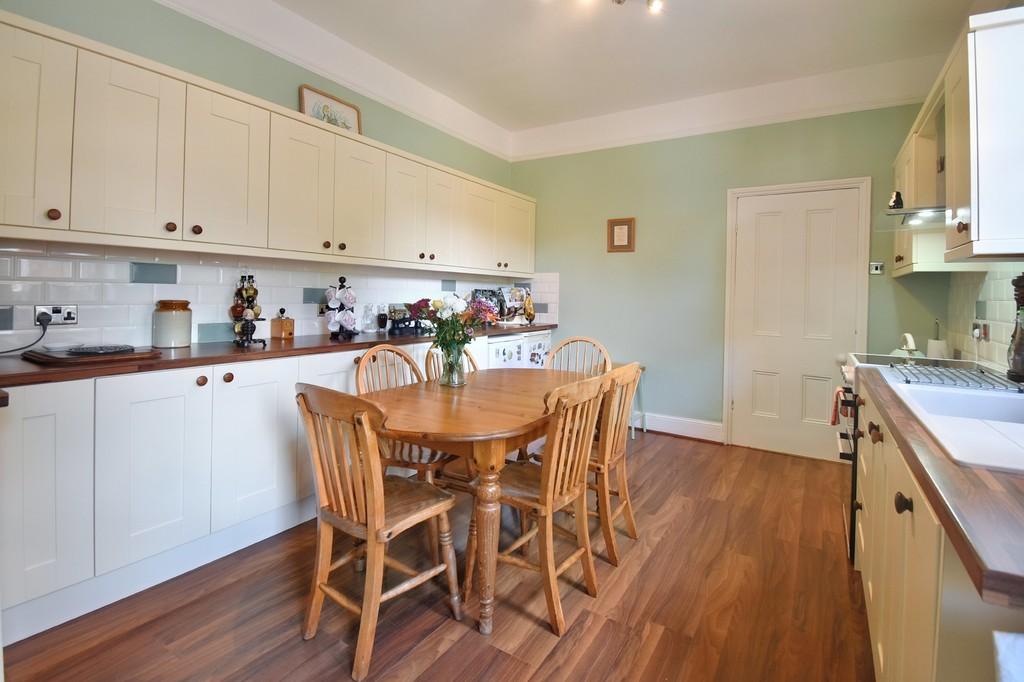 92 & 92A Newmarket, Louth LN11 9EQ 5 bed townhouse for sale £300,000