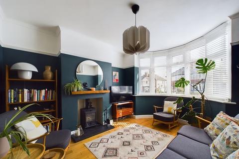 3 bedroom semi-detached house for sale - Hilston Avenue, Penn, Wolverhampton, WV4