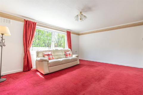 36/4 Northfield Drive, Edinburgh, EH8 7RH