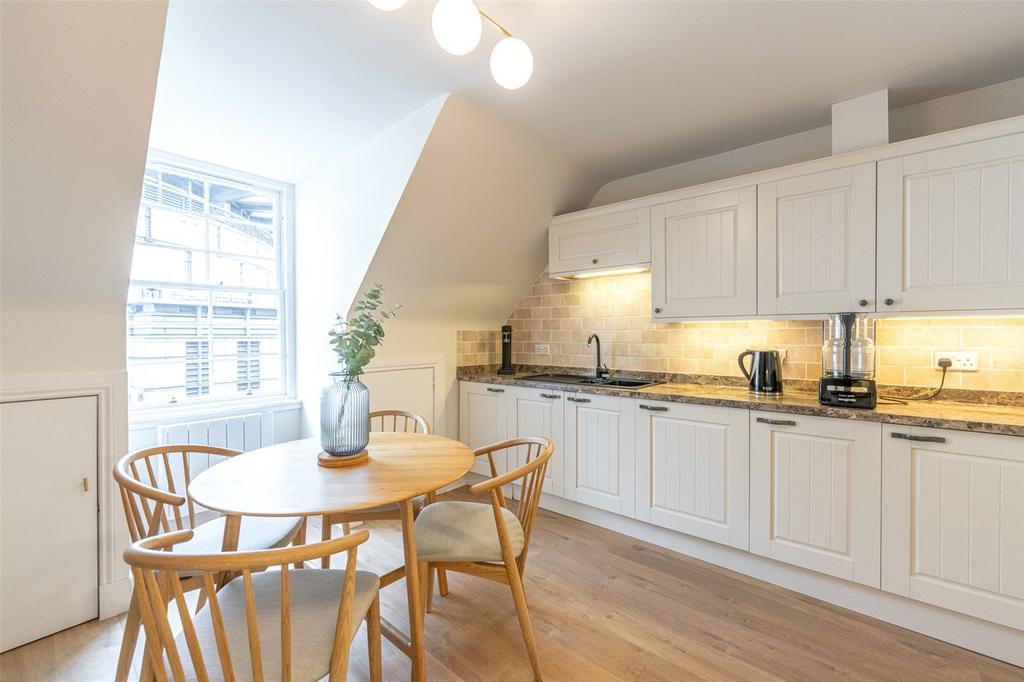 Kitchen Alt