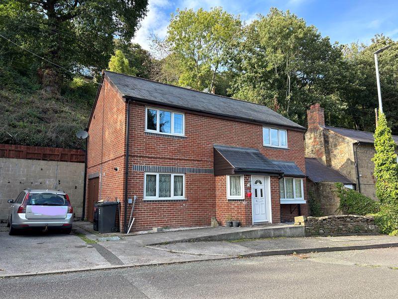 Newbridge Road, Newbridge, Wrexham 3 bed detached house £249,995