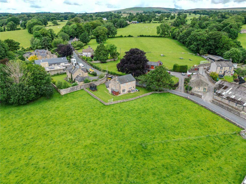 Slaidburn Road, Waddington... 4 bed detached house - £850,000