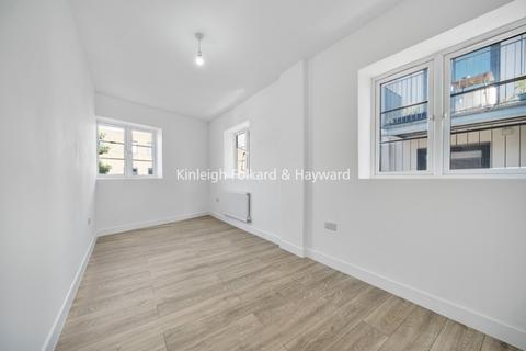 2 bedroom apartment to rent - Hinton Road London SE24