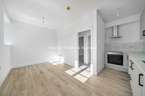 2 bedroom apartment to rent - Hinton Road London SE24