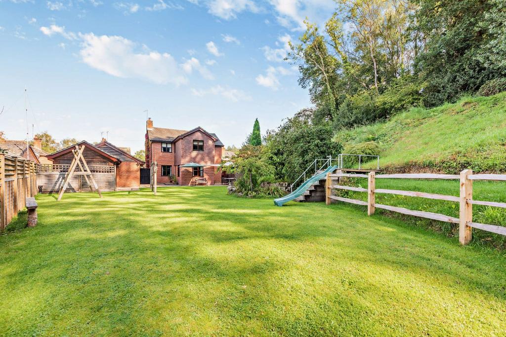 Barley Hill, Dunbridge, Romsey, Hampshire 4 bed detached house for sale