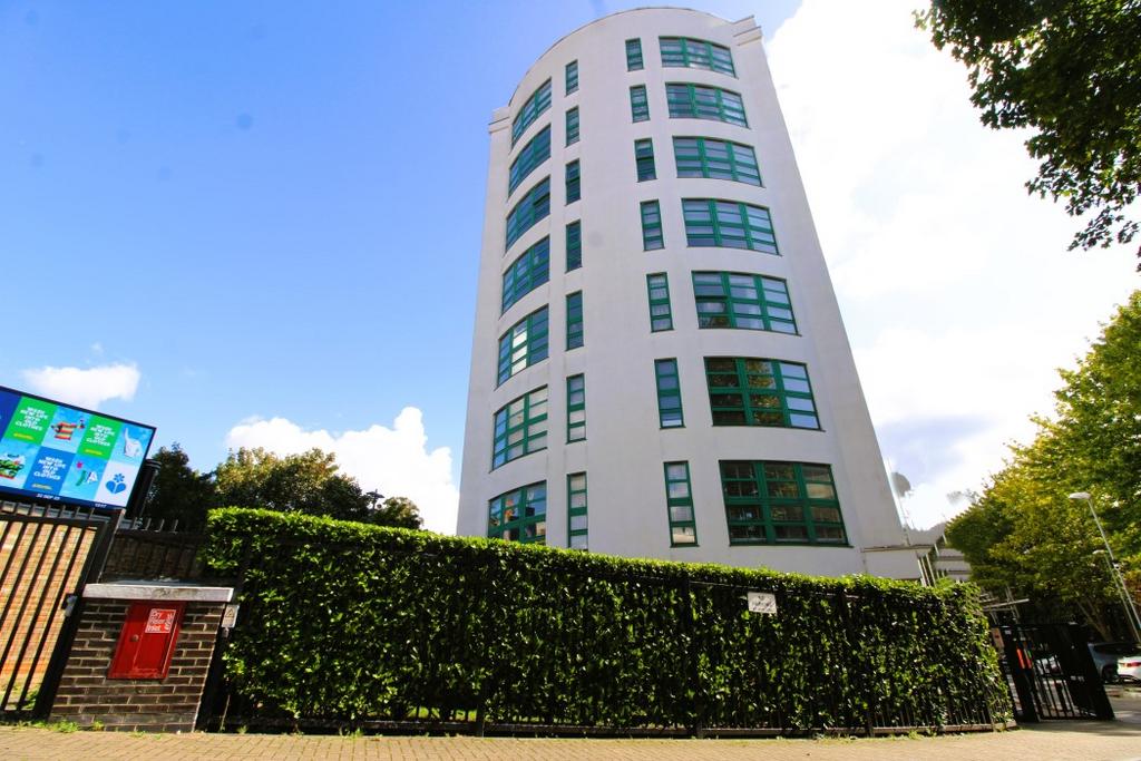 Rivers House, Kew Bridge 2 bed apartment £2,650 pcm (£612 pw)