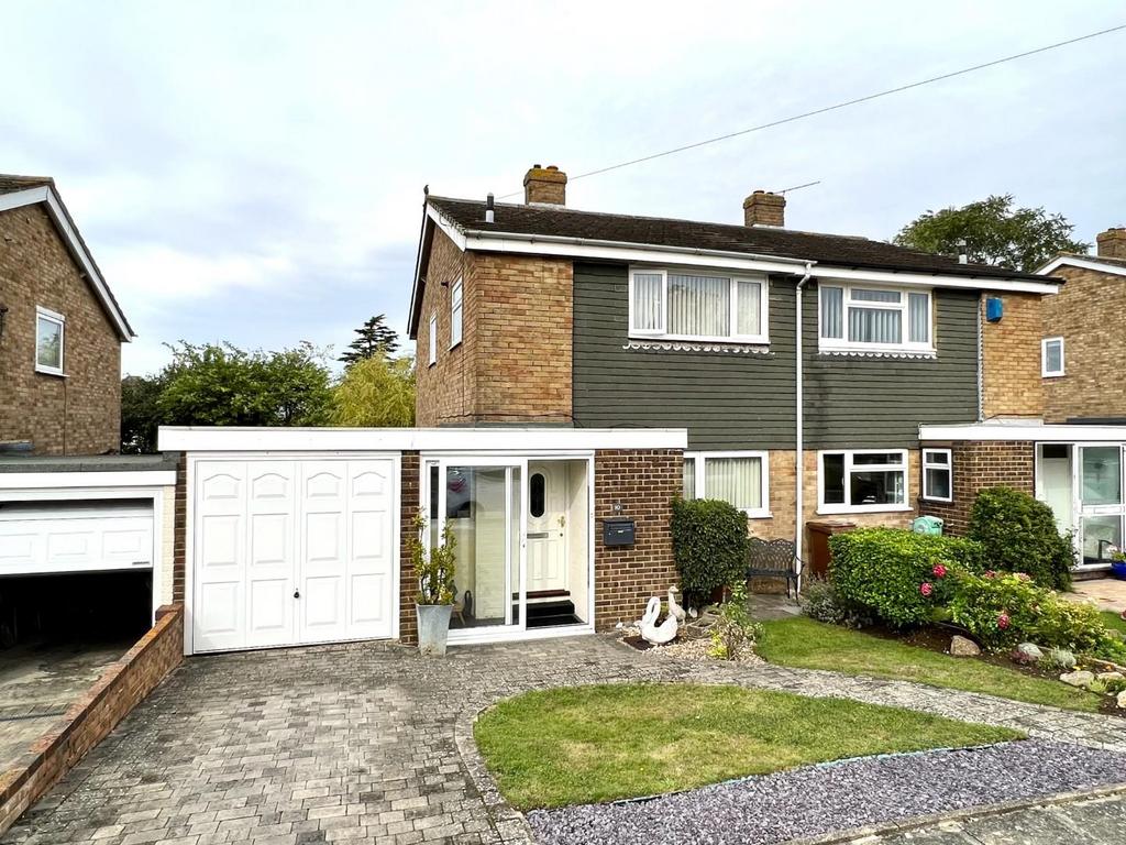 Canon Close, ROCHESTER 3 bed semidetached house for sale £350,000