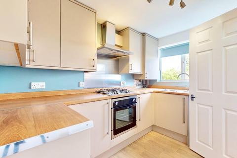 2 bedroom semi-detached house for sale - Strouds Close, Chadwell Heath, RM6