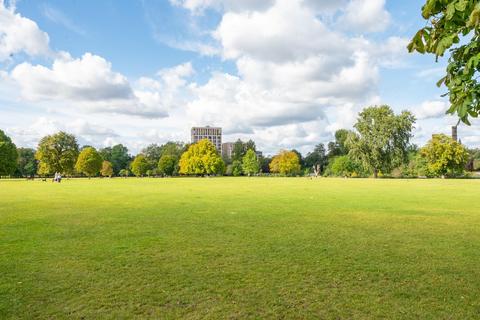 undefined, Queen Elizabeths Walk, London, N16