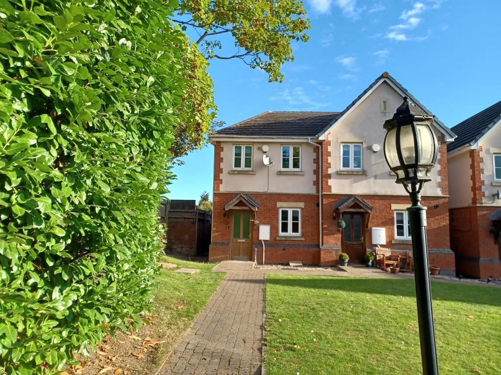 Scott Road, Solihull 2 bed house £925 pcm (£213 pw)