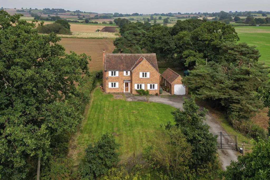 Sutton Road, SuttonontheForest 3 bed detached house for sale £499,995