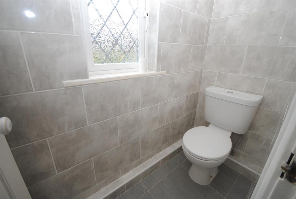 12westfieldlane WC.JPG
