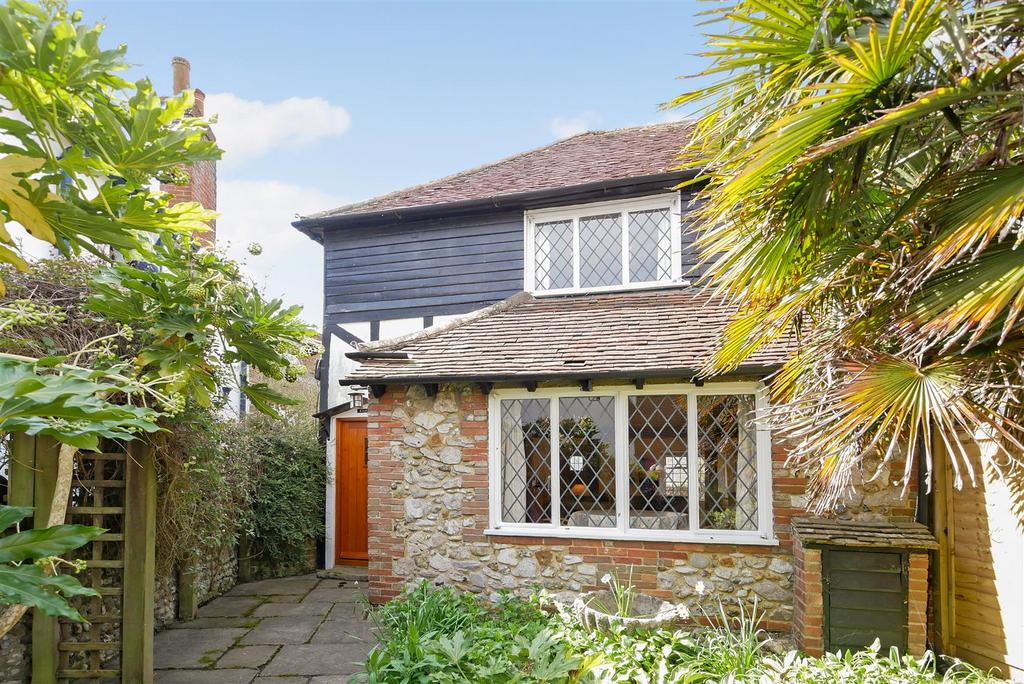 High Street, Bosham 2 bed semidetached house to rent £1,350 pcm (£