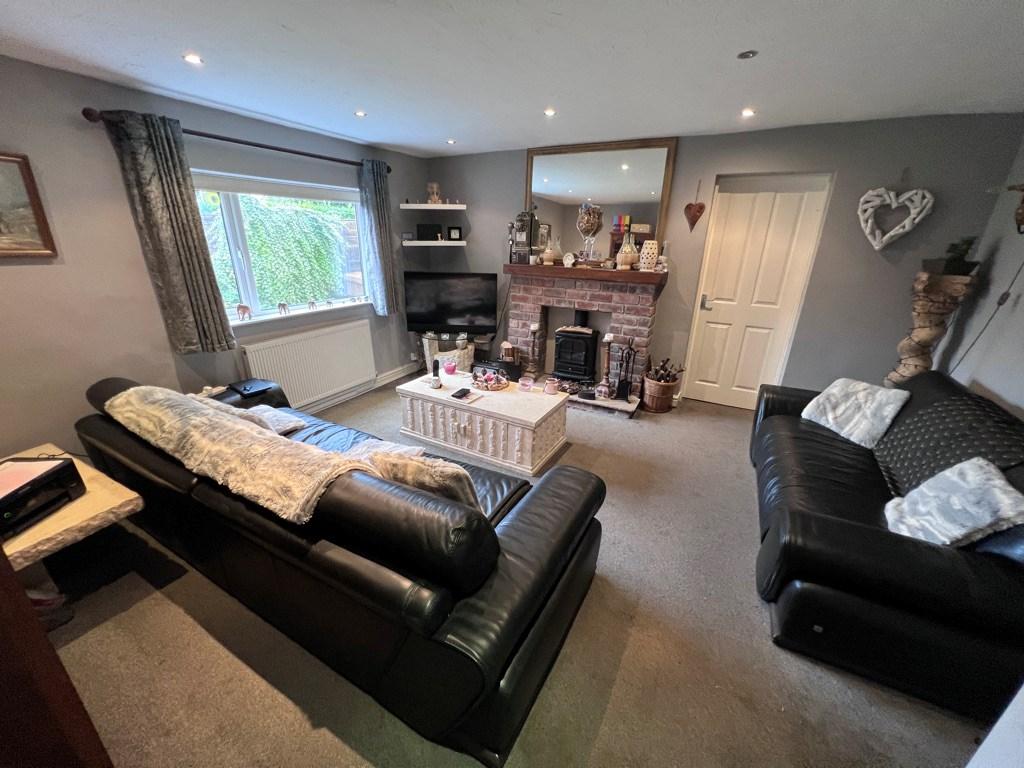Liverpool Road, Longton, Preston, PR4 3 bed detached house for sale £