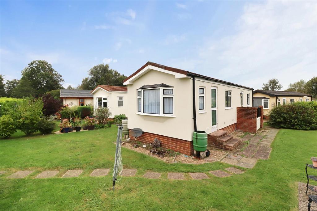 Bakers Farm, Upper Horsebridge, Hailsham 1 bed park home £90,000