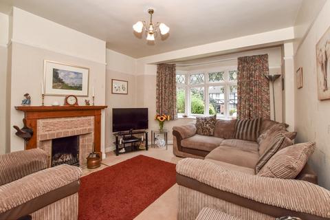 77 Chestnut Avenue, West Wickham, BR4 9EU