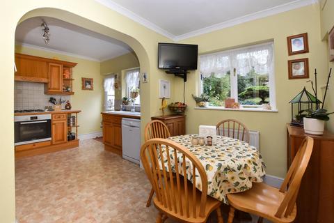 77 Chestnut Avenue, West Wickham, BR4 9EU