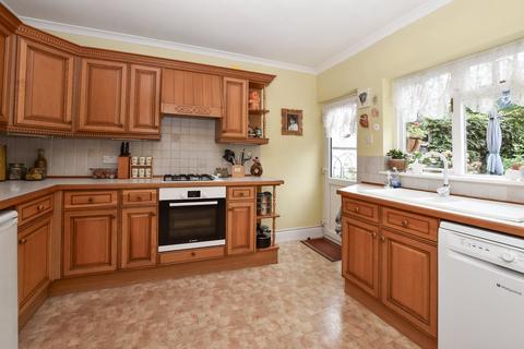 77 Chestnut Avenue, West Wickham, BR4 9EU
