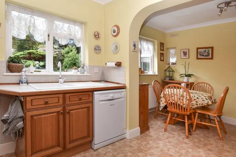 77 Chestnut Avenue, West Wickham, BR4 9EU