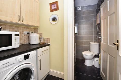 77 Chestnut Avenue, West Wickham, BR4 9EU