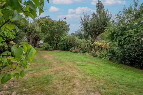77 Chestnut Avenue, West Wickham, BR4 9EU