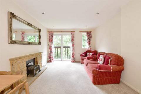 2 bedroom flat for sale, Fairfield Road, East Grinstead, West Sussex