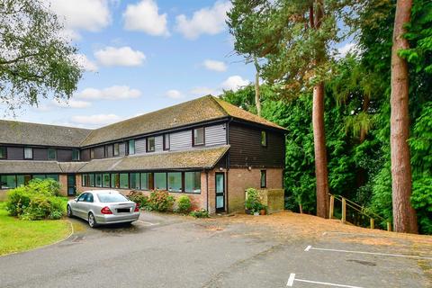 2 bedroom flat for sale, Fairfield Road, East Grinstead, West Sussex