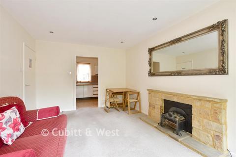 2 bedroom flat for sale, Fairfield Road, East Grinstead, West Sussex