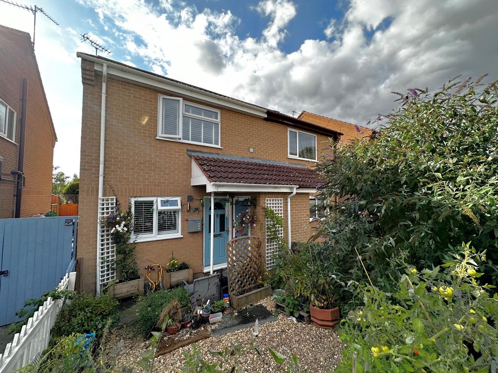 Sargents Court Stamford PE9 2 bed semi detached house £132 500