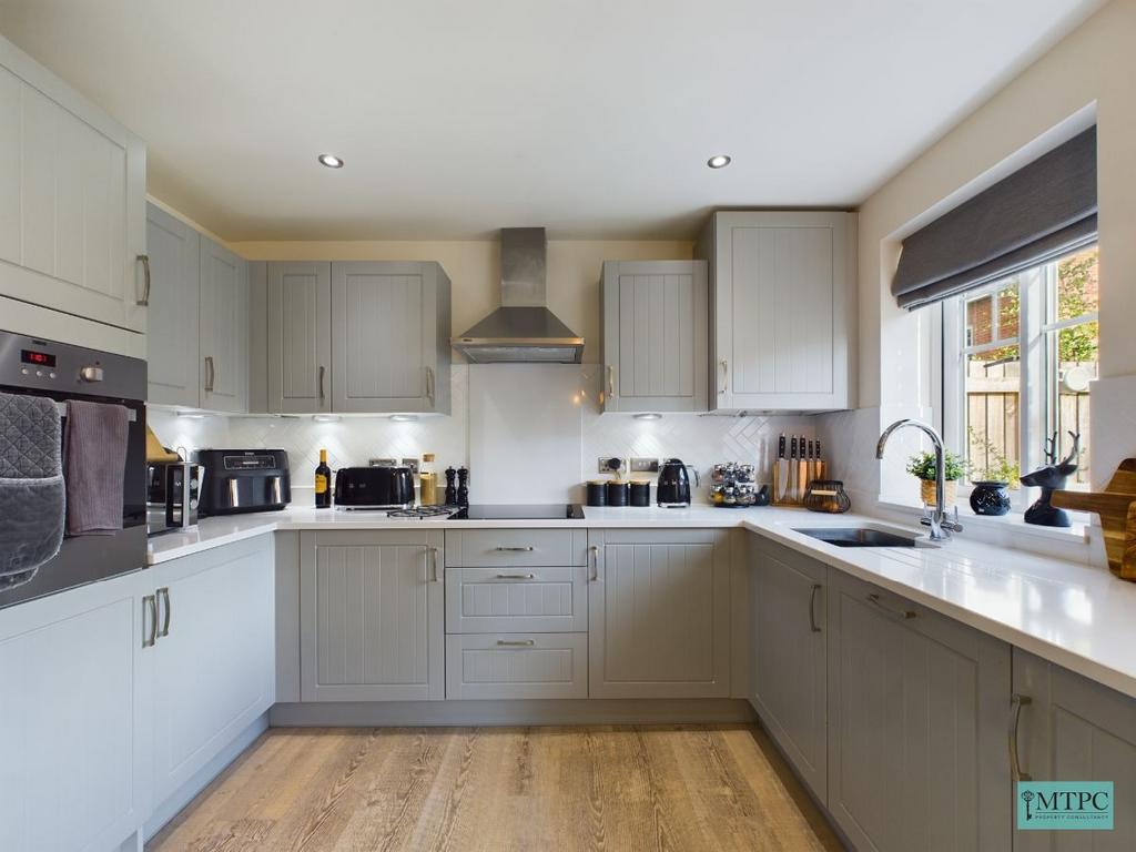 Waterside Court, Skelton, York 3 bed townhouse to rent £1,450 pcm (£