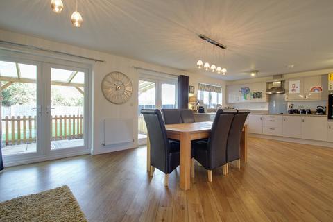 5 bedroom detached house for sale - Woodside Close, Doddington, PE15