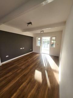 3 bedroom semi-detached house to rent, Clockhouse Avenue, Droylsden, Manchester