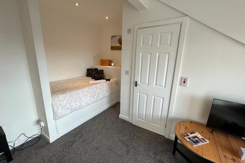 1 bedroom in a house share to rent - Leeds LS15
