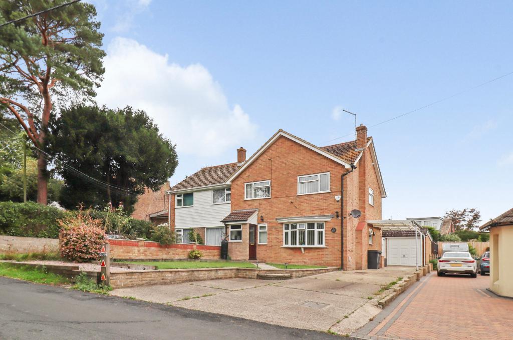 The Street, Eythorne, Kent, CT15 4BG 4 bed semidetached house for sale